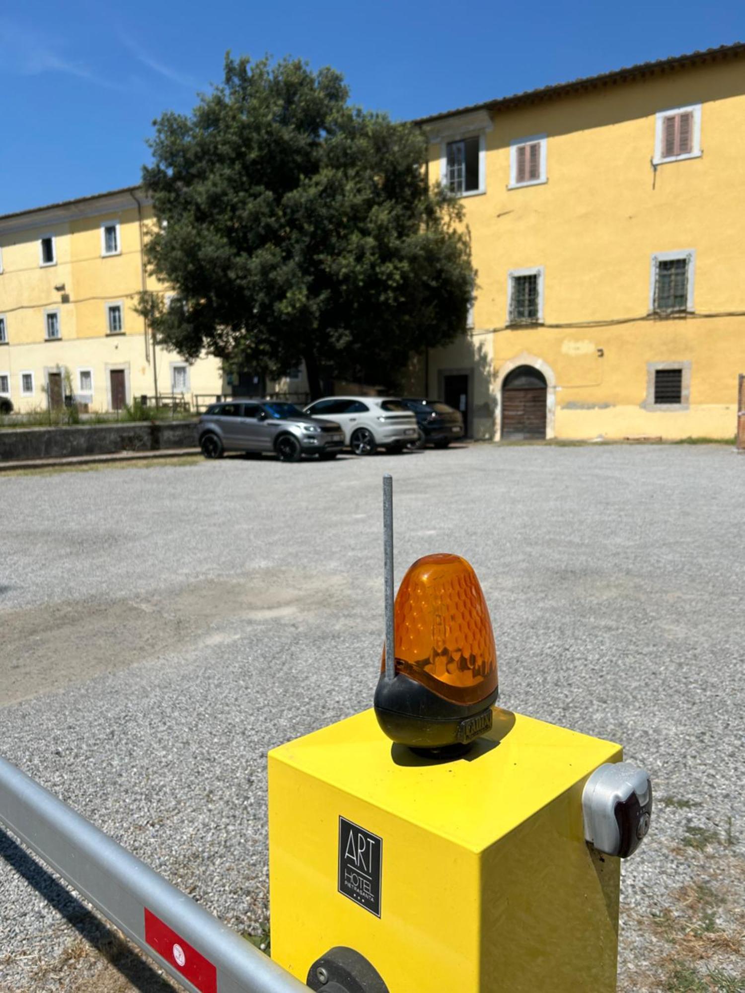Art Hotel Pietrasanta Luaran gambar
