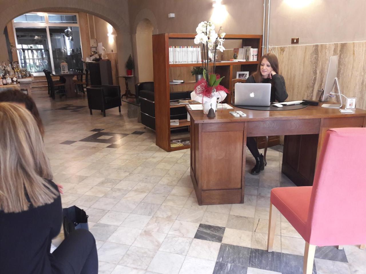 Art Hotel Pietrasanta Luaran gambar